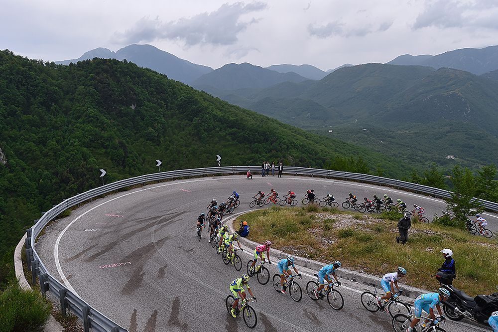 Astana leading the field during stage 9