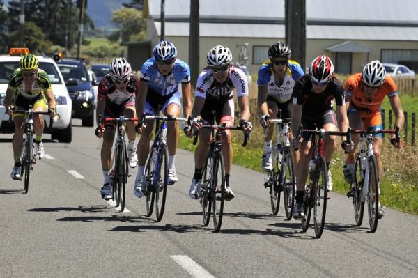 A new break of seven riders has slipped off the front