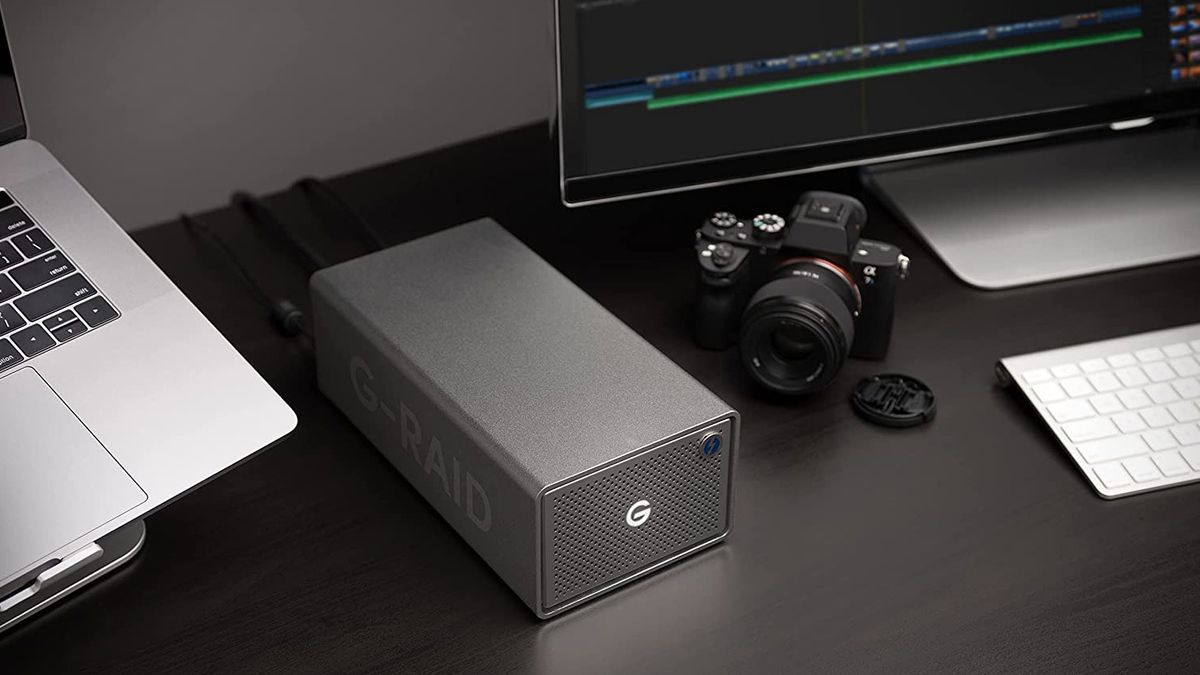 Thunderbolt 4: Same speeds as Thunderbolt 3, but more functionality  available: Digital Photography Review