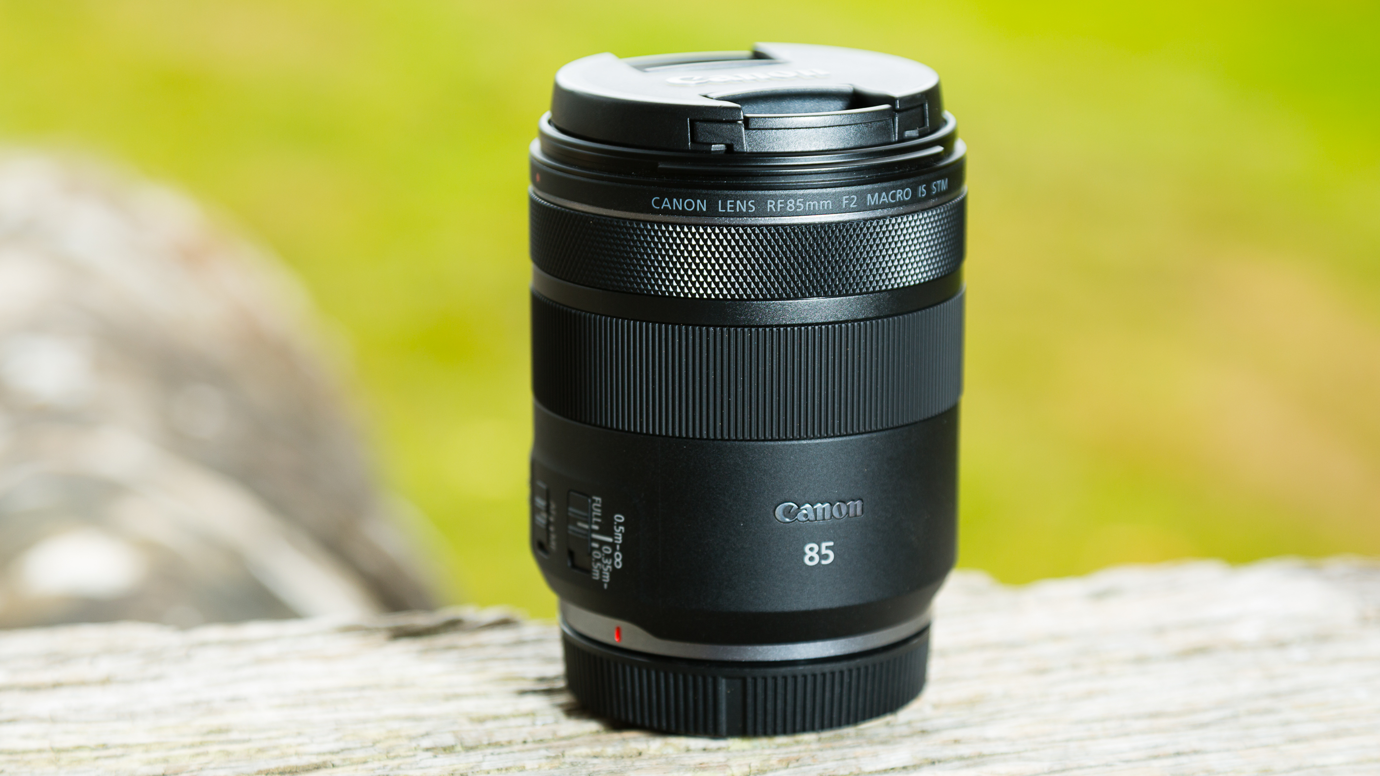 Canon RF 85mm f/2 Macro IS STM