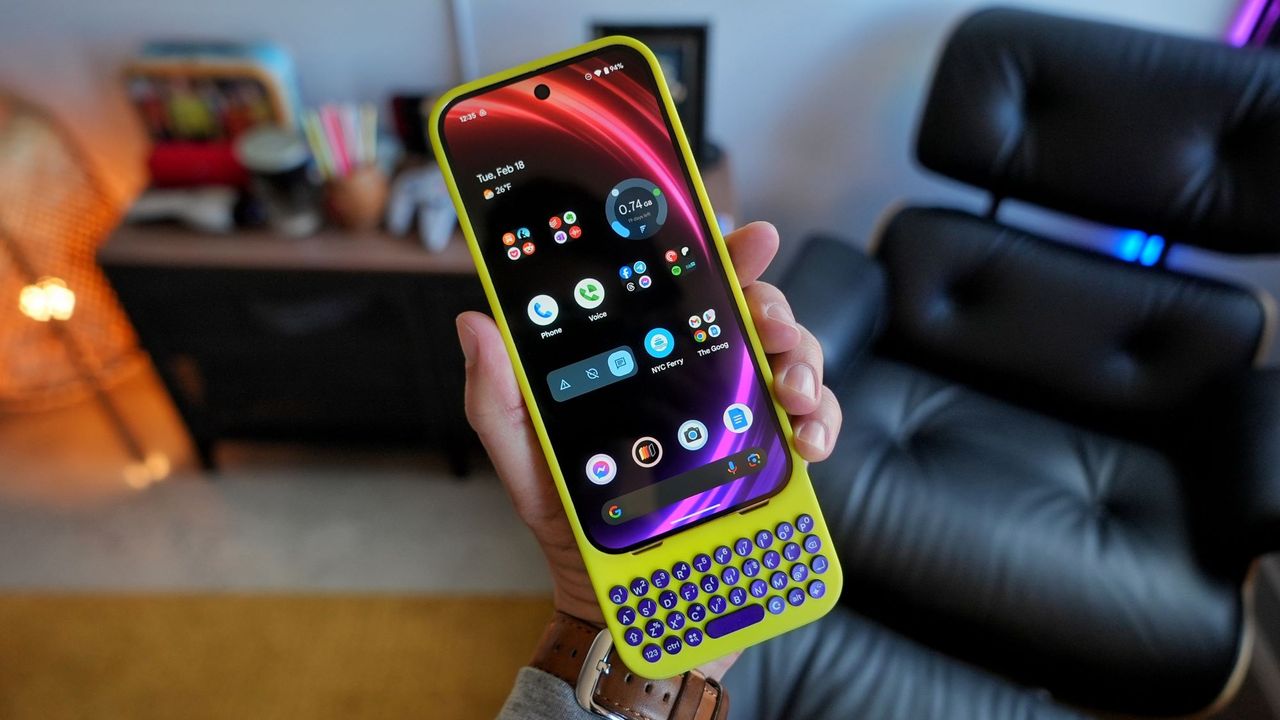Clicks keyboard case for Android phones
