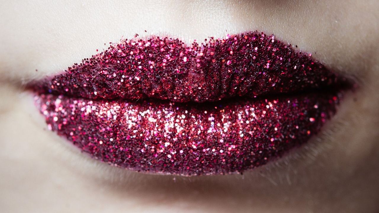 Glitter lips