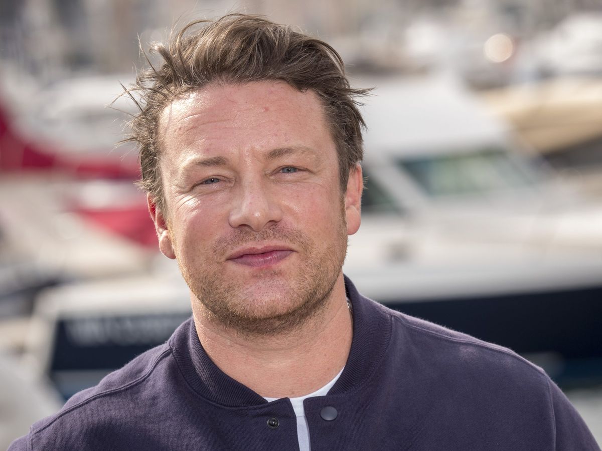 Jamie Oliver just shared an amazing onion hack that will change the way ...