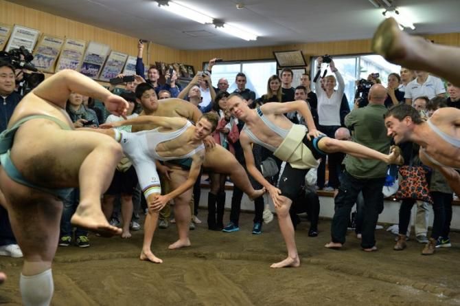 Chris Froome and Rui Costa took some Sumo lessons while in Japan.