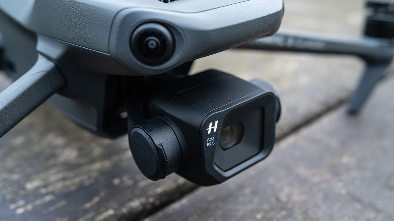 DJI Mavic 3 Classic_Camera close up side