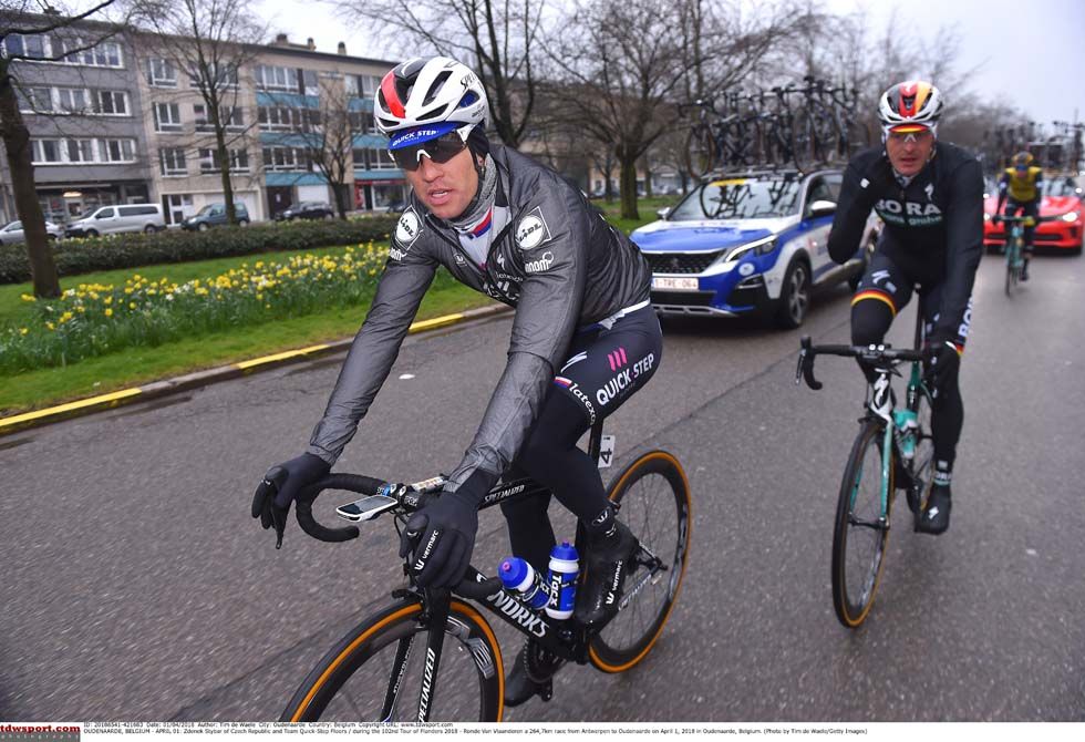 Stybar and Burghardt come back through the cars
