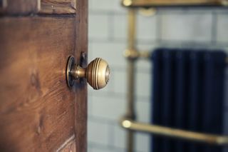 How to restore brass hardware – door handle