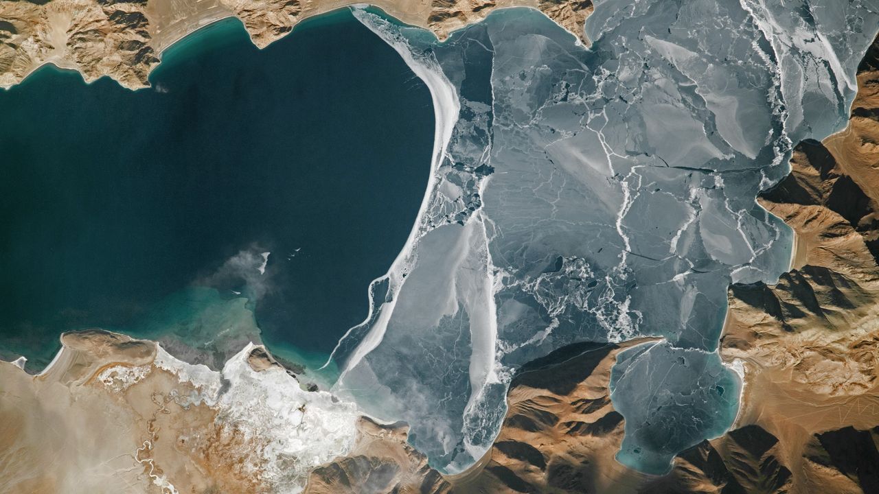 World's highest frozen lake shatters along disputed border between China and India — Earth from space