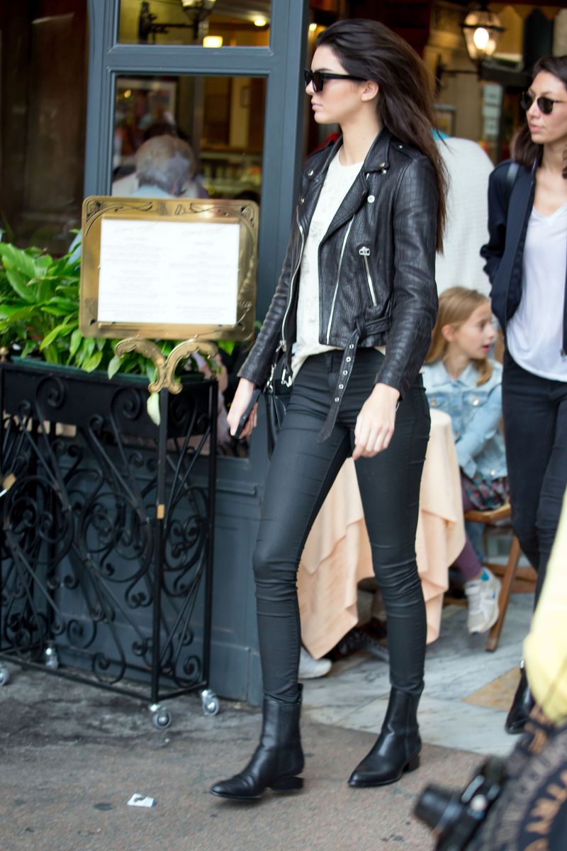 206, Kendall Jenner Black Straight Fit Pants Street Style Malibu 2020, Image#1