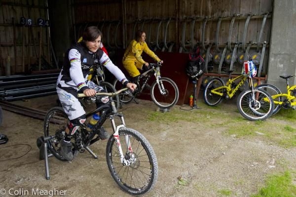 Emmeline Ragot (MS Mondraker Team) warming up