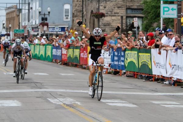 Leah Kirchmann (Colavita/Forno d'Asolo p/b Cooking Ligh) takes the win for the women.