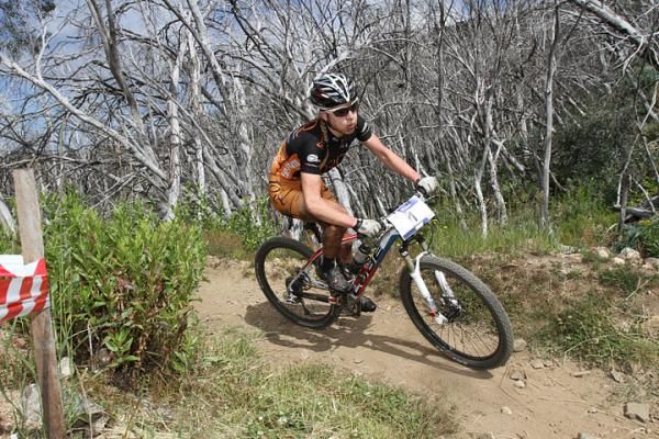 Jenni King at the front of the elite women's field