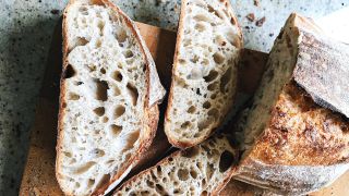 Foods to never store in the fridge: bread
