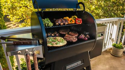 Traeger Ironwood D2 650 WiFi Connected Wood Pellet BBQ 