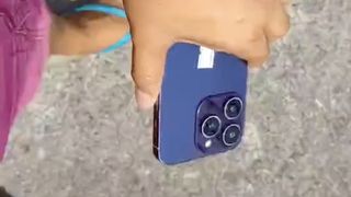  iPhone 14 Pro în scurgere violet