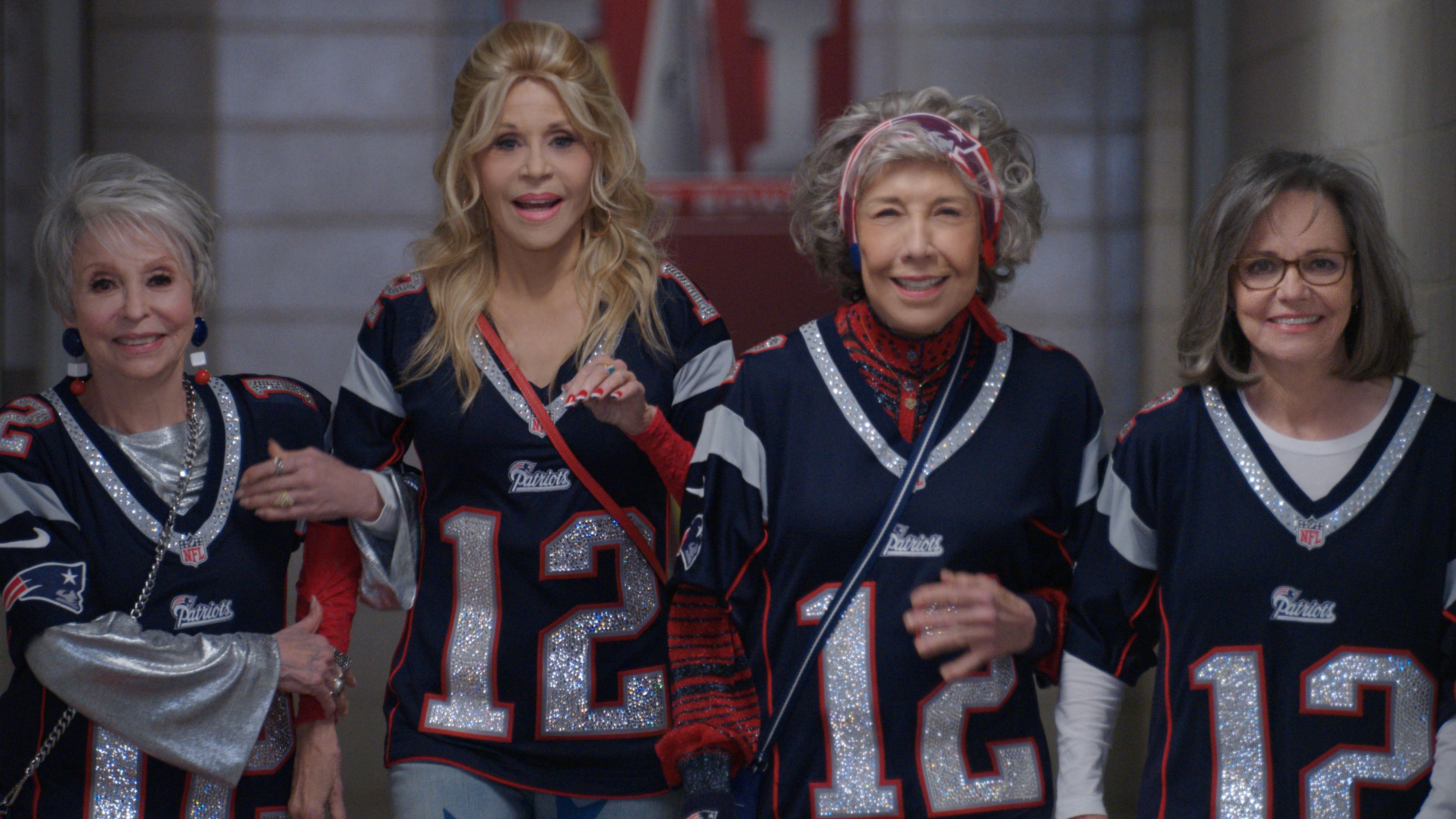 Jane Fonda Talks '80 for Brady' in All-Black Look on 'Jimmy Kimmel' –  Footwear News