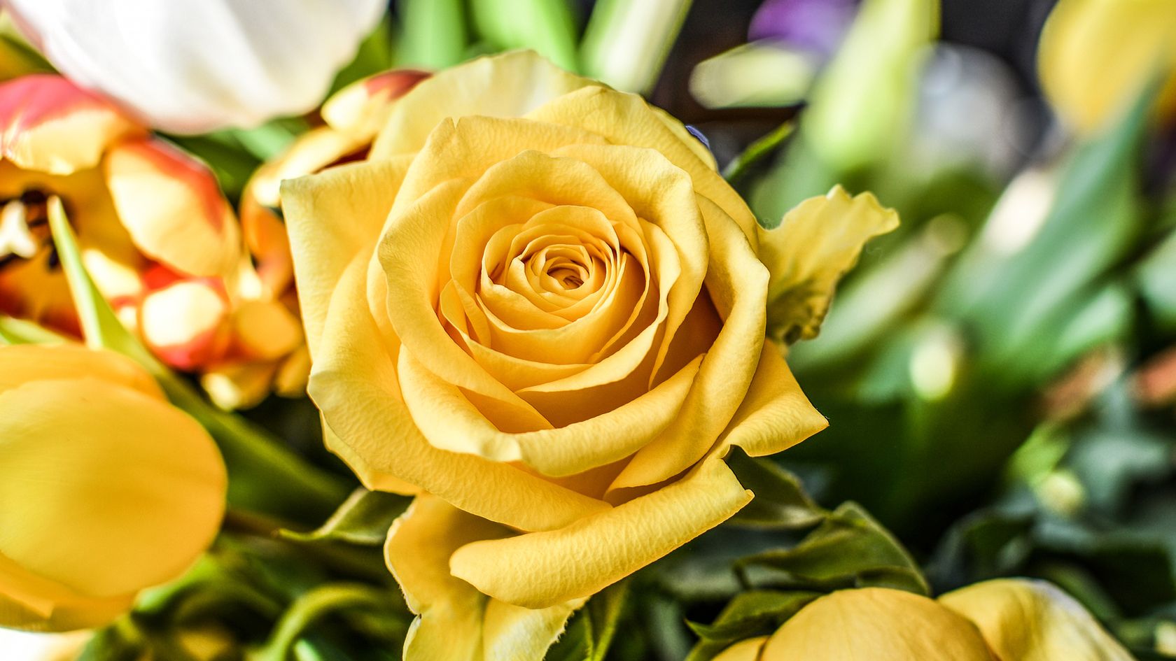 Save over 15% on Mother’s Day Flowers – and get FREE Sunday delivery