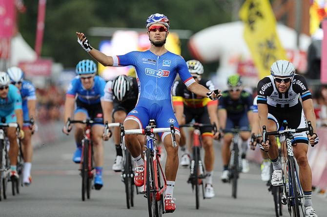 Nacer Bouhanni wins stage 4 of the Eneco Tour