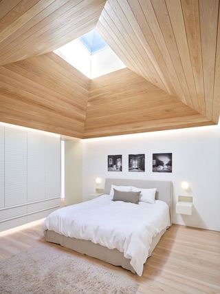 Bedroom with impressive timber ceiling at Centered Home in LA by Annie Barrett + Hye-Young Chung