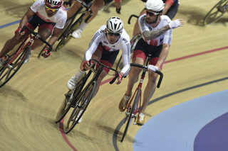 Mark Cavendish rides the Madison with Bradley Wiggins at the Derby Revolution