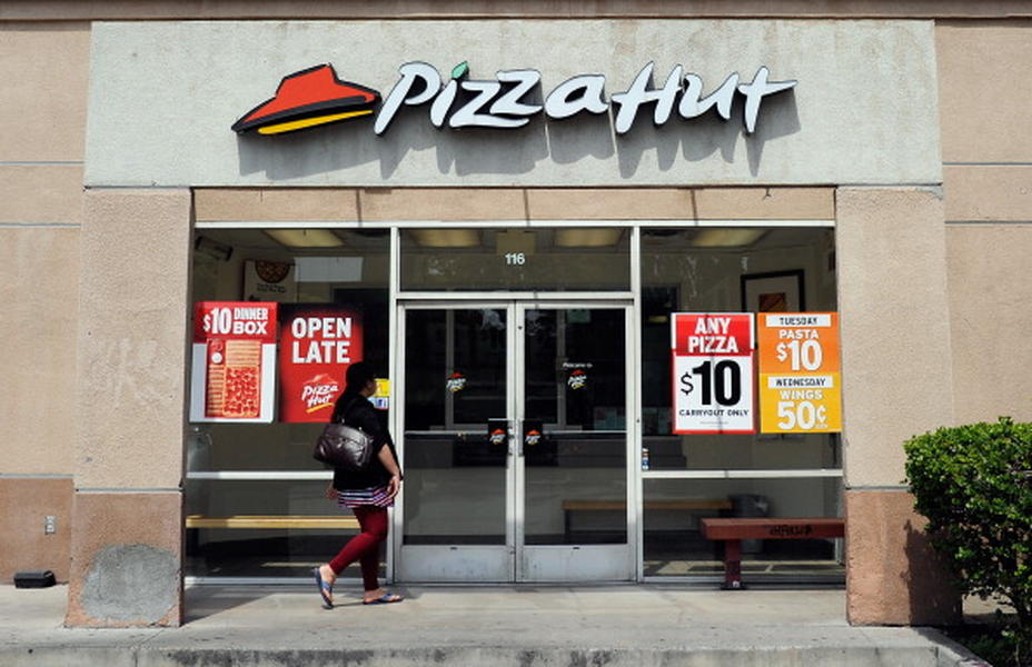 Pizza Hut's new menu includes honey sriracha and curry crust