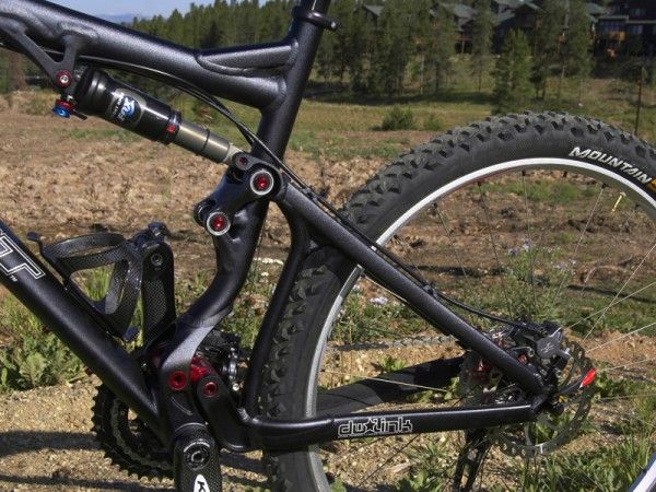 The key to the Mach 4's performance is its well-executed dw-link rear end