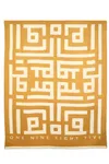 Labyrinth throw in Gold
