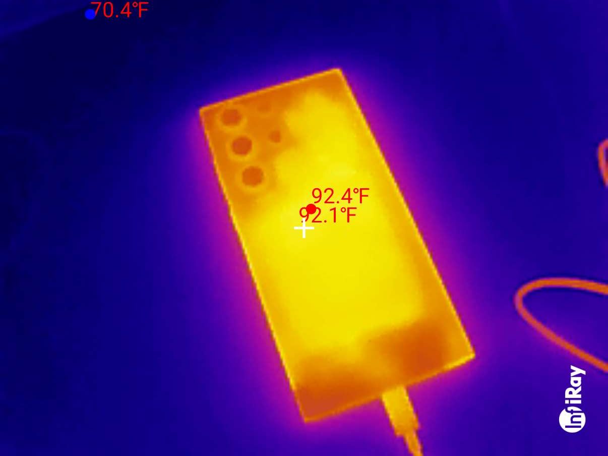 Thermal imaging of Samsung Galaxy S23 Ultra while charging via USB-C.
