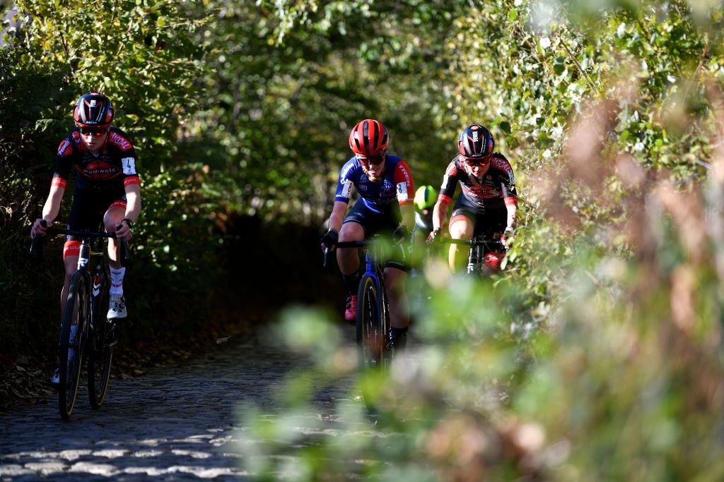 MAARKEDAL BELGIUM NOVEMBER 01 LR Fem Van Empel of The Netherlands and Team Pauwels Sauzen Bingoal Shirin Van Anrooij of The Netherlands and Team Baloise Trek and Denise Betsema of The Netherlands and Team Pauwels Sauzen Bingoal lead the peloton during the 33rd Trofee Oudenaarde Koppenbergcross 2022 Womens Elite on November 01 2022 in Maarkedal Belgium Photo by Luc ClaessenGetty Images