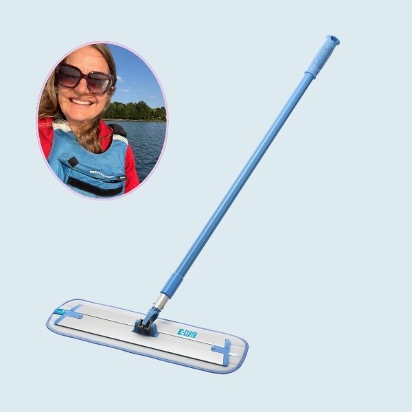 The e-cloth Deep Clean Mop, with an inset portrait of the tester.