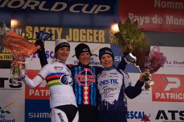 The women's podium: Marianne Vos, Katie Compton and Sanne van Passen.