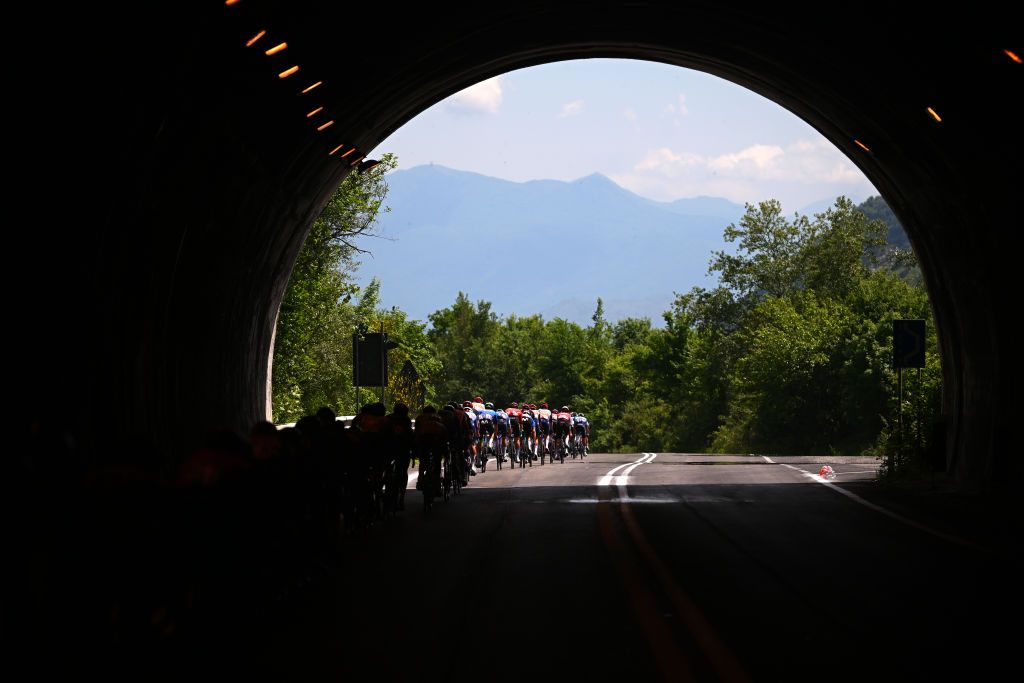 Peloton passes through a tunnel on stage 9