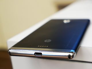 HP Elite x3 bottom