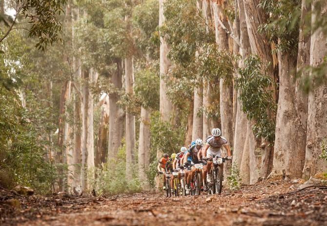 Nino Schurter leads the bunch during the final stage