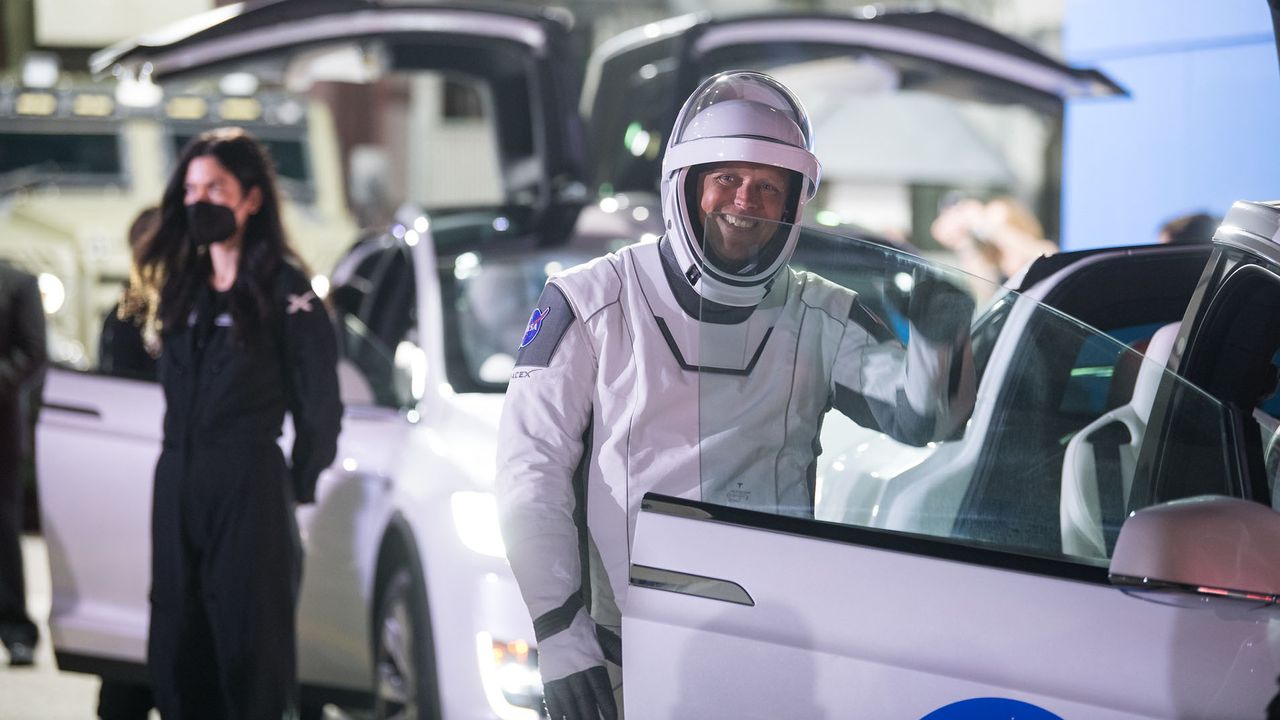 NASA astronaut Robert Hines waves to family and friends as he and crew mates NASA astronauts Kjell Lindgren, Jessica Watkins, and ESA (European Space Agency) astronaut Samantha Cristoforetti, wearing SpaceX spacesuits, depart the Neil A. Armstrong Operations and Checkout Building for Launch Complex 39A to board the SpaceX Crew Dragon spacecraft for the Crew-4 mission launch, Tuesday, April 26, 2022, at NASA&rsquo;s Kennedy Space Center in Florida.
