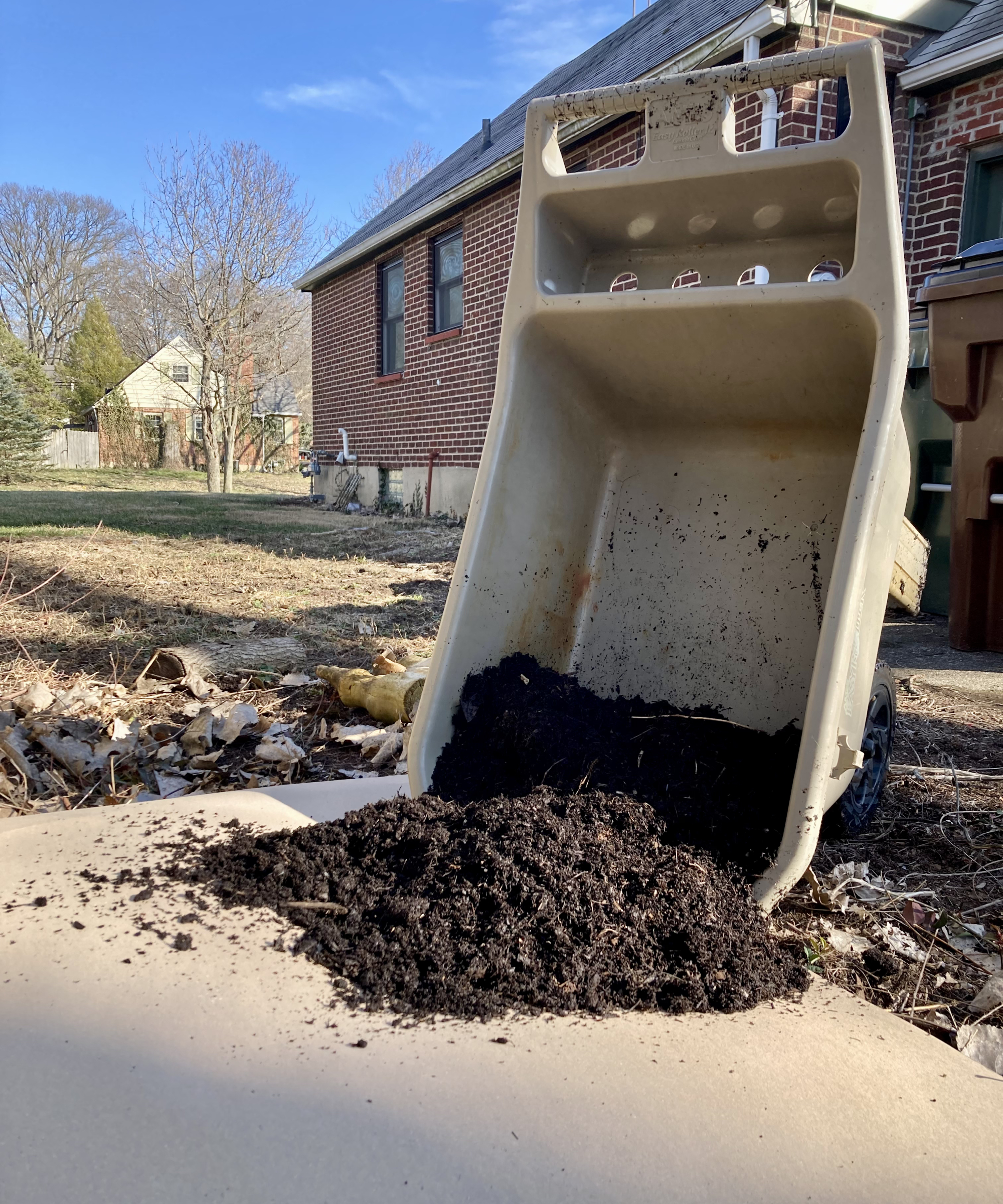 wheelbarrow dumping mulch into ram board