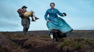 Kíla Lord Cassidy as Anna O’Donnell, Tom Burke as Will Byrne, Florence Pugh as Lib Wright in The Wonder