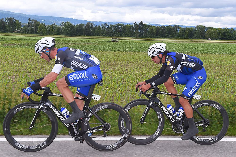 Maximiliano Richeze and Fernando Gaviria in the peloton during stage 4 at the Tour de Suisse