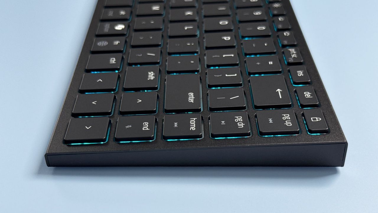 A Razer Basilisk Mobile gaming mouse and Razer Joro portable gaming keyboard on a blue background.