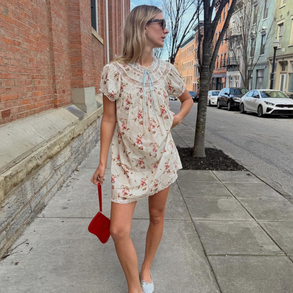 An image of @hannahallen00 wearing the Doen Daphne Lace-Trimmed Pintucked Floral-Print.