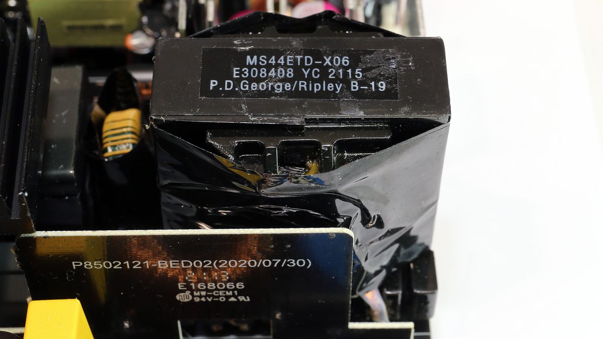 Gigabyte UD1000GM PG5