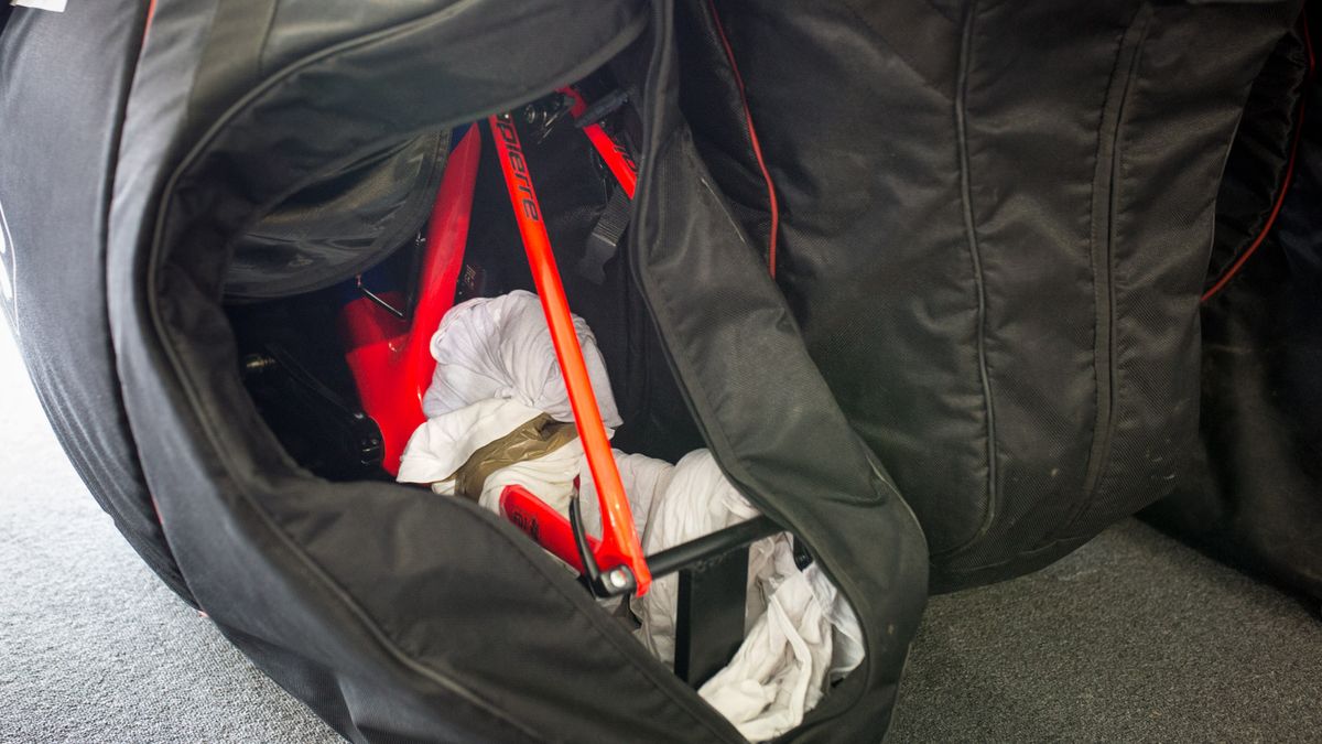 FDJ uses old t-shirts to pad their bikes in transit