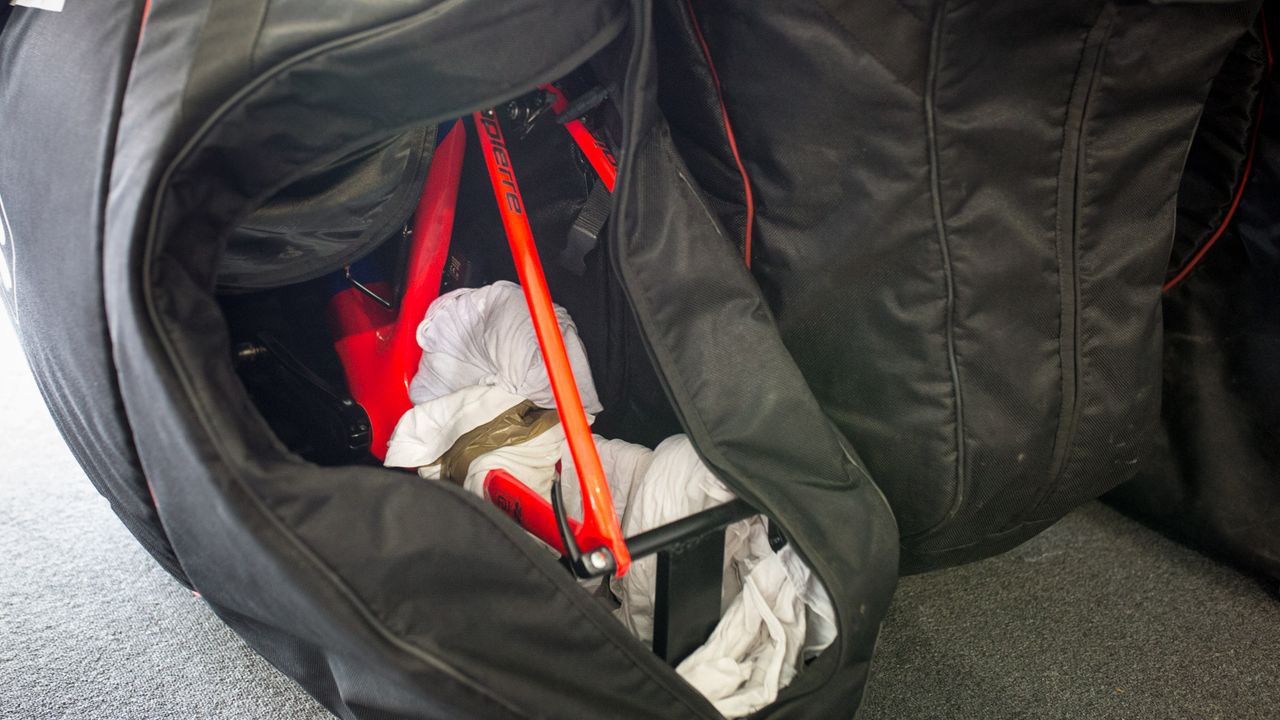 FDJ uses old t-shirts to pad their bikes in transit