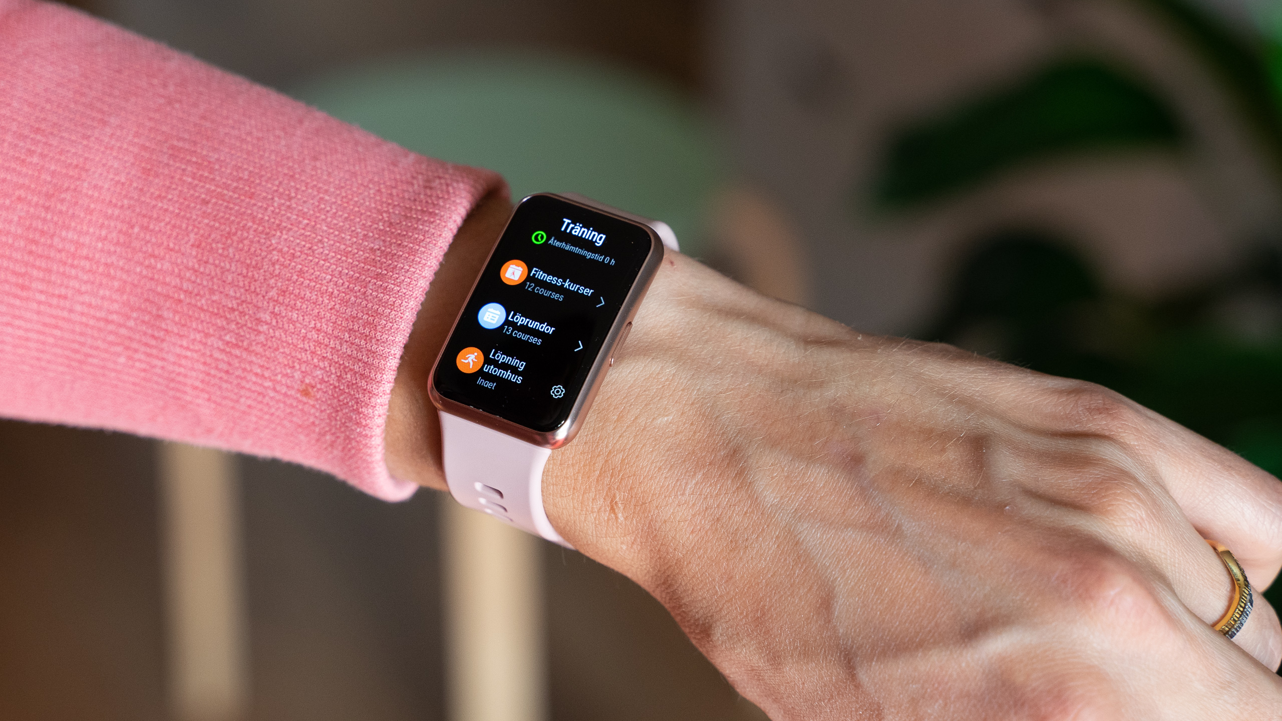 Huawei Watch Fit, urtavlan visar menyn med några av apparna.