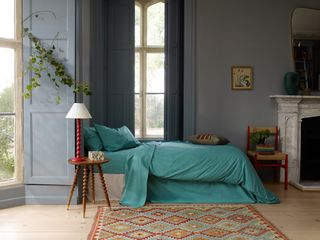 A blue bedroom with cotton turquoise sheets