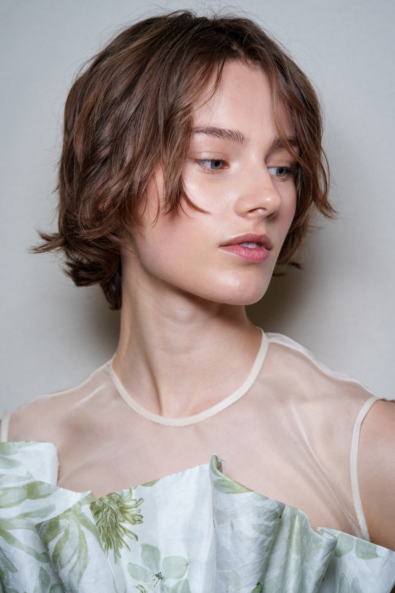 Aje bks S26 119 spring summer ready to wear person with short choppy brown hair
