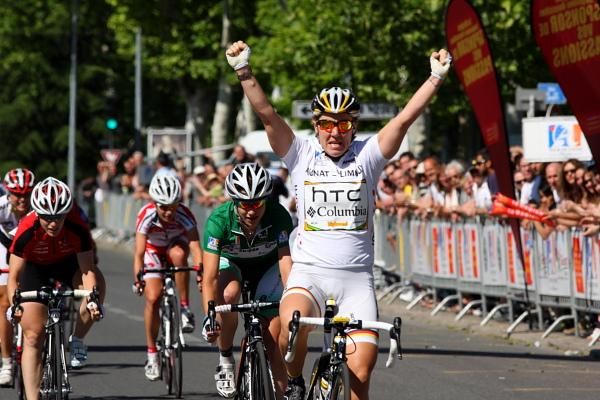 Ina Yoko Teutenberg (HTC - Columbia Women)Cycling) takes her 21st stage win in Aude ahead of Marianne Vos (Nederland Bloeit) and Angela Hennig (Noris).
