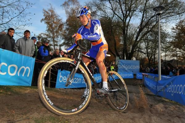 Bart Aernouts (Rabo-Giant) fishtails through the sand.