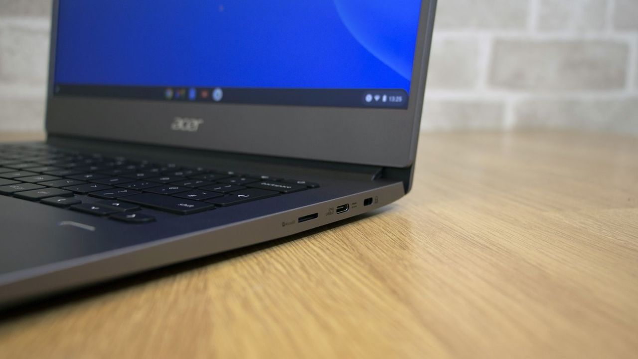 Acer Chromebook 714 right ports