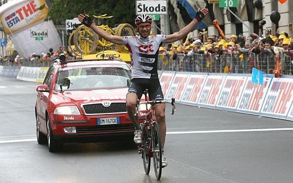 Jens Voigt took his first Giro stage with a long solo escape.